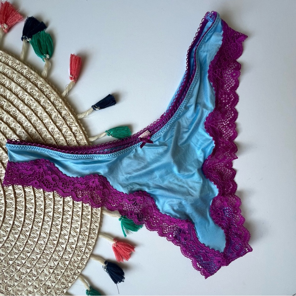 Victoria's Secret Tease High-Leg Scoop Thong Panty Blue Small NEW